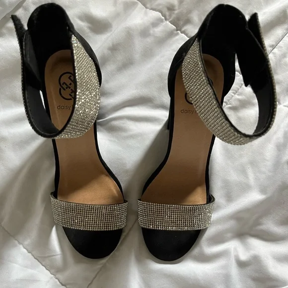 Daisy Fuentes Heels - Picture 5 of 5